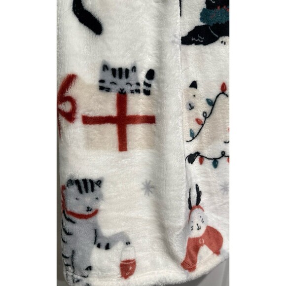 Viral CATS & CHRISTMAS FUN THROW BLANKET - Picture 6 of 7